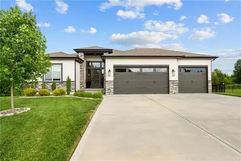 9104 SW 10th Ter, Lees Summit, MO 64064