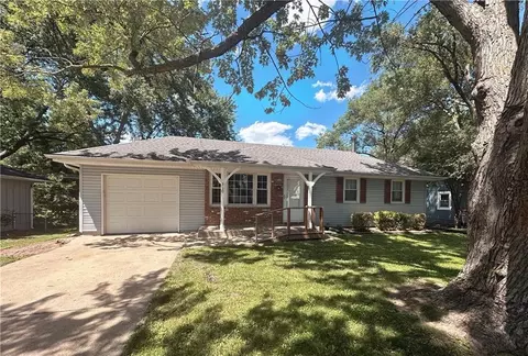 310 Glendana St, Lees Summit, MO 64081