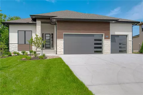 17056 W 172nd Ter, Olathe, KS 66062
