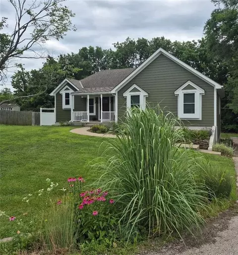 14969 Forest View Ct, Bonner Springs, KS 66012
