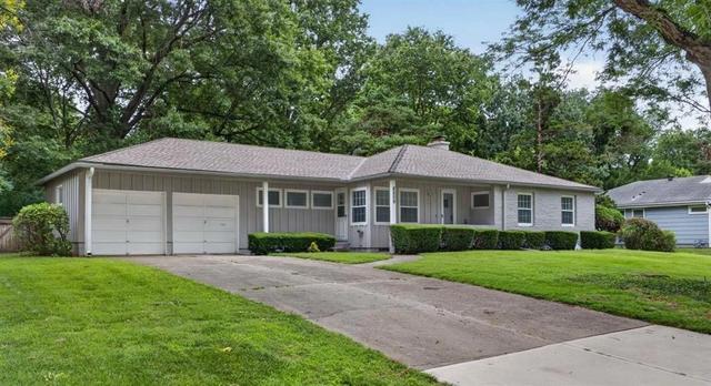 8209 Beverly St, Prairie Village, KS 66208