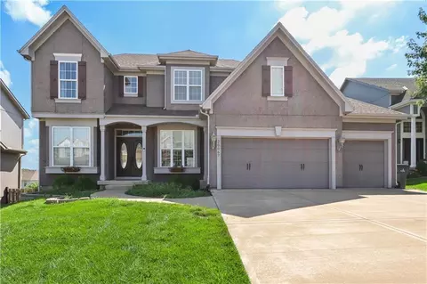 20067 W 108th Ter, Olathe, KS 66061