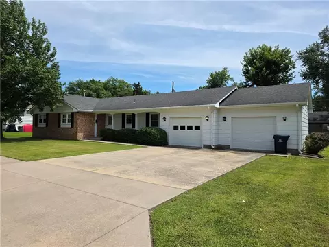 919 W Beech St, Independence, KS 67301