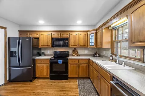 Kitchen - 12162 E 39th Ter, Independence, MO 64052 photo 1 of 2