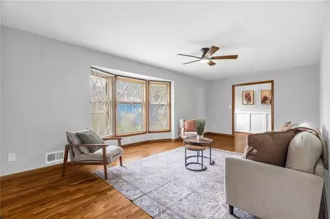 Living - 12162 E 39th Ter, Independence, MO 64052 photo 3 of 4