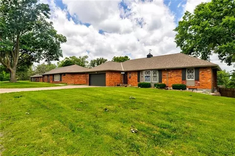 Exterior - 12162 E 39th Ter, Independence, MO 64052 photo 2 of 5