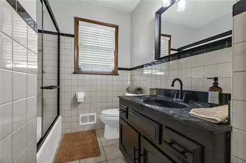 Bath - 12162 E 39th Ter, Independence, MO 64052 photo 1 of 3
