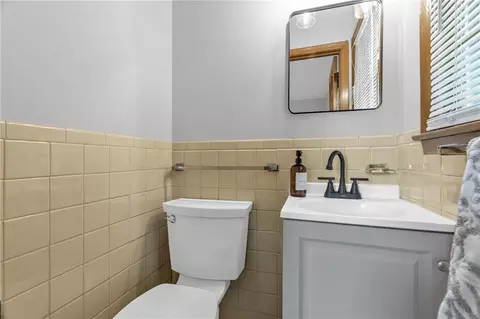 Bath - 12162 E 39th Ter, Independence, MO 64052 photo 2 of 3