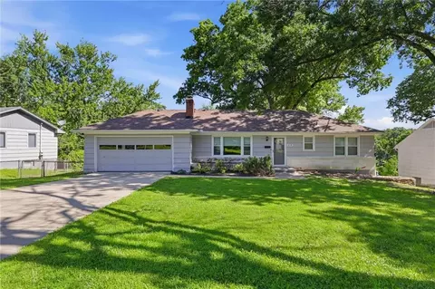 618 E 110th St, Kansas City, MO 64131