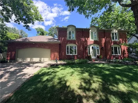 304 Aspen St, Lees Summit, MO 64064