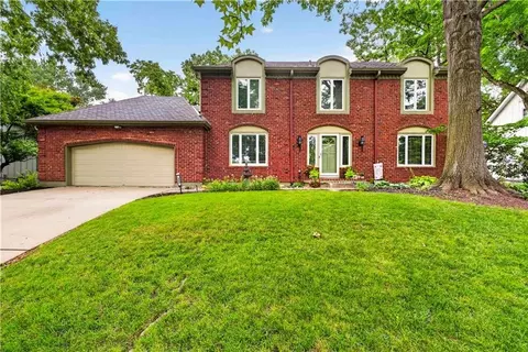 304 NW Aspen St, Lees Summit, MO 64064