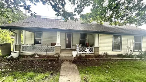 617 N Houston St, Adrian, MO 64720