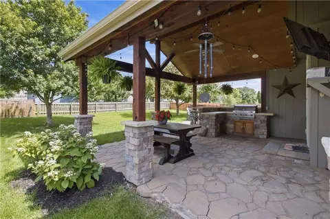 5537 Aminda St, Shawnee, KS 66226