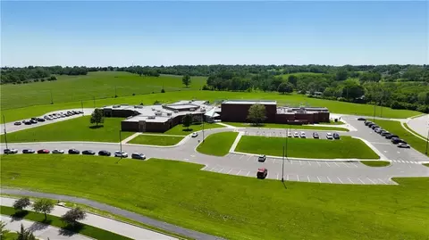 Exterior - 707 Glenn Cir, Raymore, MO 64083 photo 6 of 6