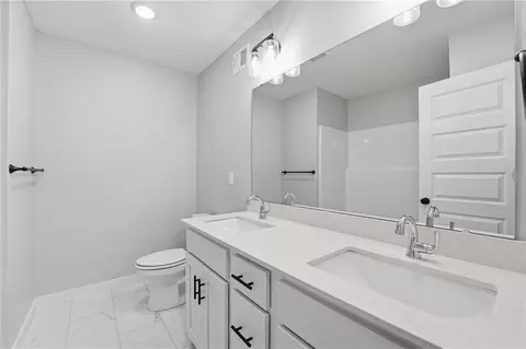 Bath - 707 Glenn Cir, Raymore, MO 64083 photo 4 of 4