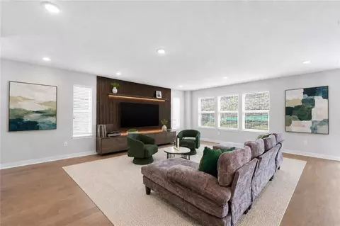 Living - 707 Glenn Cir, Raymore, MO 64083 photo 3 of 4