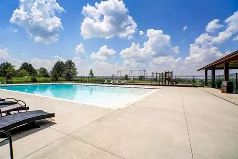 Exterior - 707 Glenn Cir, Raymore, MO 64083 photo 5 of 6