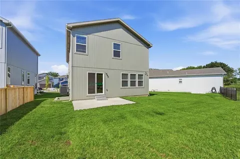 Exterior - 707 Glenn Cir, Raymore, MO 64083 photo 3 of 6