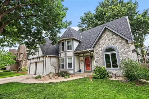 14317 S Blackfoot Dr, Olathe, KS 66062
