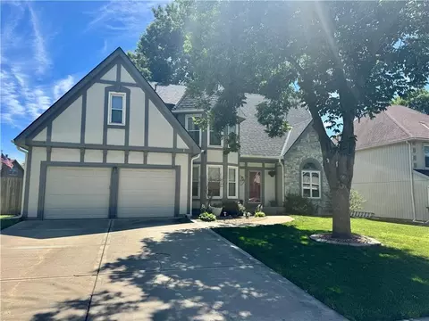 14317 S Blackfoot Dr, Olathe, KS 66062
