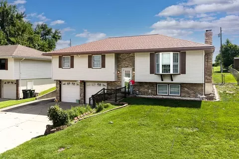 260 Holiday Dr, Lansing, KS 66043