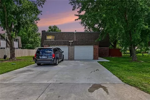 3729 Brush Creek Dr, Lawrence, KS 66047