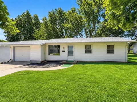 720 W Cooper St, Maryville, MO 64468
