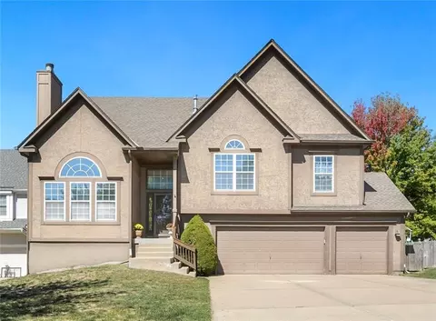 2346 W Piatt Ln, Olathe, KS 66061