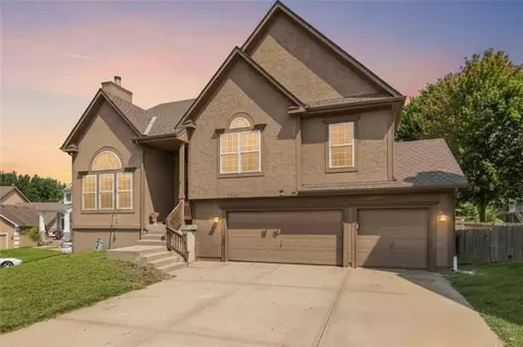 2346 W Piatt Ln, Olathe, KS 66061
