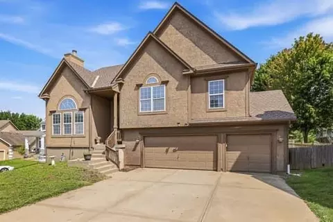 2346 W Piatt Ln, Olathe, KS 66061