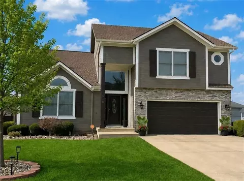 3020 S Argonne Ct, Blue Springs, MO 64015