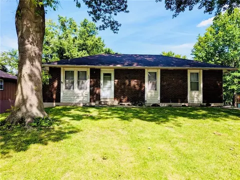2919 Downey Ave, Independence, MO 64055