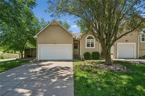 7102 N Kingston Ct #A, Gladstone, MO 64119
