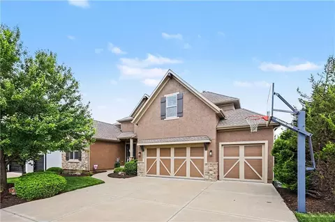 9404 W 163rd Pl, Overland Park, KS 66085