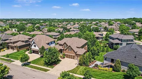 9404 W 163rd Pl, Overland Park, KS 66085