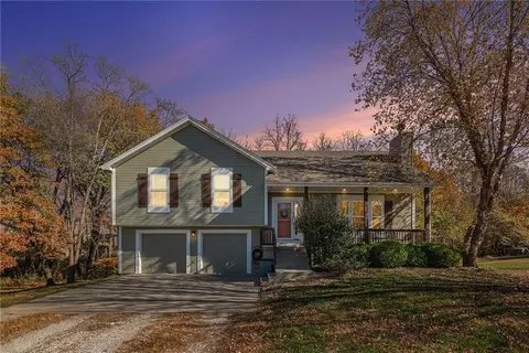 5871 SW Walnut Cv, Trimble, MO 64492