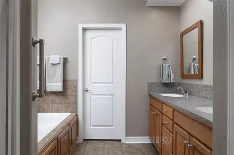 Bath - 5249 Carson Pl, Lawrence, KS 66049 photo 1 of 4