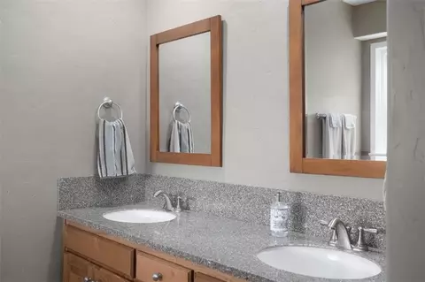 Bath - 5249 Carson Pl, Lawrence, KS 66049 photo 3 of 4
