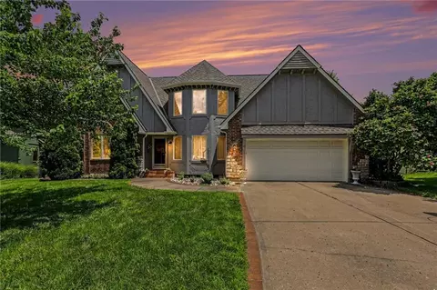 1056 NW High Point Dr, Lees Summit, MO 64081