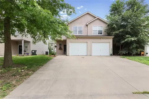 228 N 4th Ter, Louisburg, KS 66053