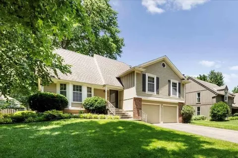 8516 Darnell St, Lenexa, KS 66215