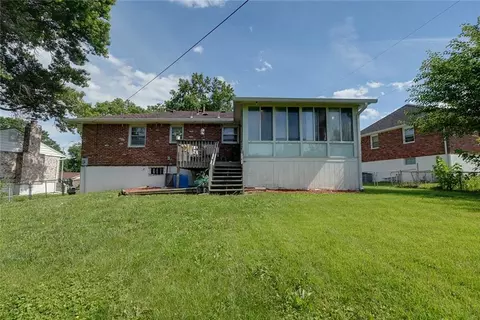 Exterior - 15408 E 42nd Pl, Independence, MO 64055 photo 9 of 10