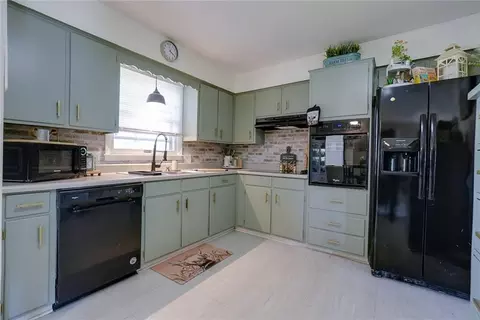 Kitchen - 15408 E 42nd Pl, Independence, MO 64055 photo 2 of 3