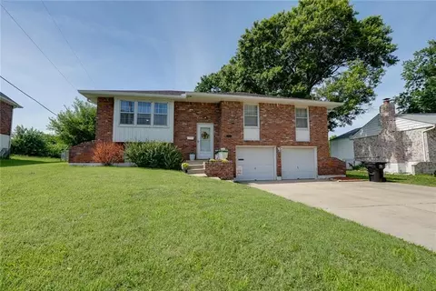 Exterior - 15408 E 42nd Pl, Independence, MO 64055 photo 4 of 10