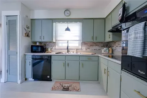 Kitchen - 15408 E 42nd Pl, Independence, MO 64055 photo 3 of 3