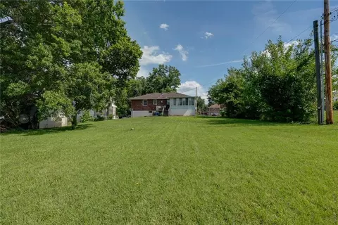 Exterior - 15408 E 42nd Pl, Independence, MO 64055 photo 10 of 10
