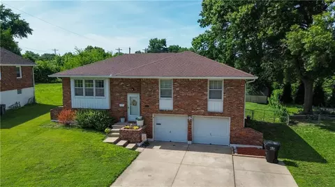 15408 E 42nd Pl, Independence, MO 64055