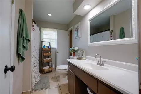 Bath - 15408 E 42nd Pl, Independence, MO 64055 photo 1 of 3