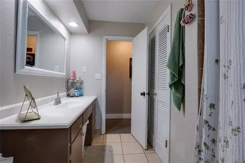 Bath - 15408 E 42nd Pl, Independence, MO 64055 photo 2 of 3