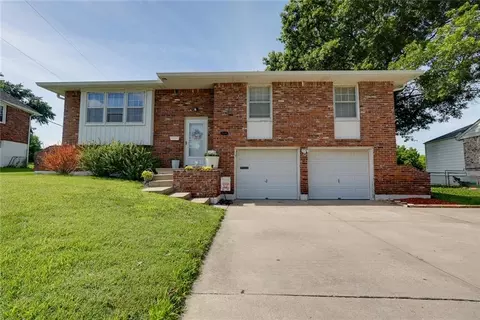 Exterior - 15408 E 42nd Pl, Independence, MO 64055 photo 2 of 10